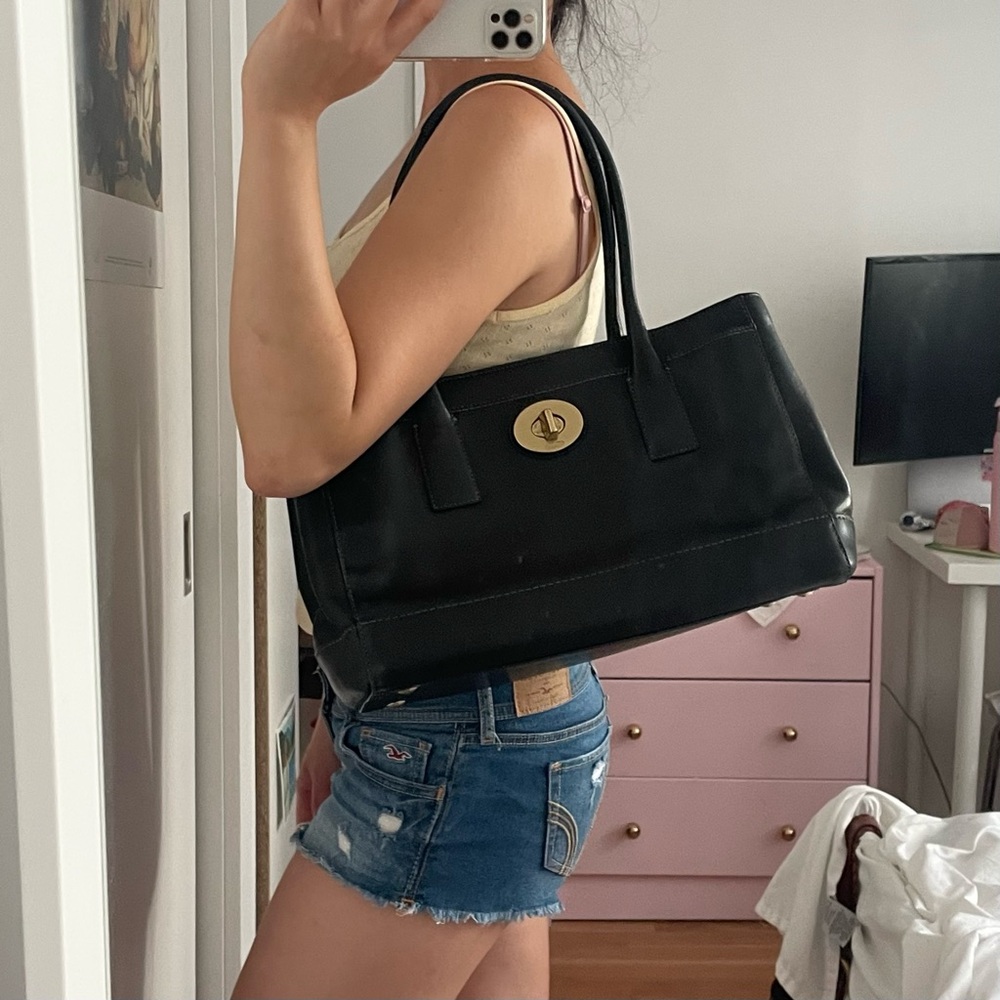 black vintage coach shoulder bag